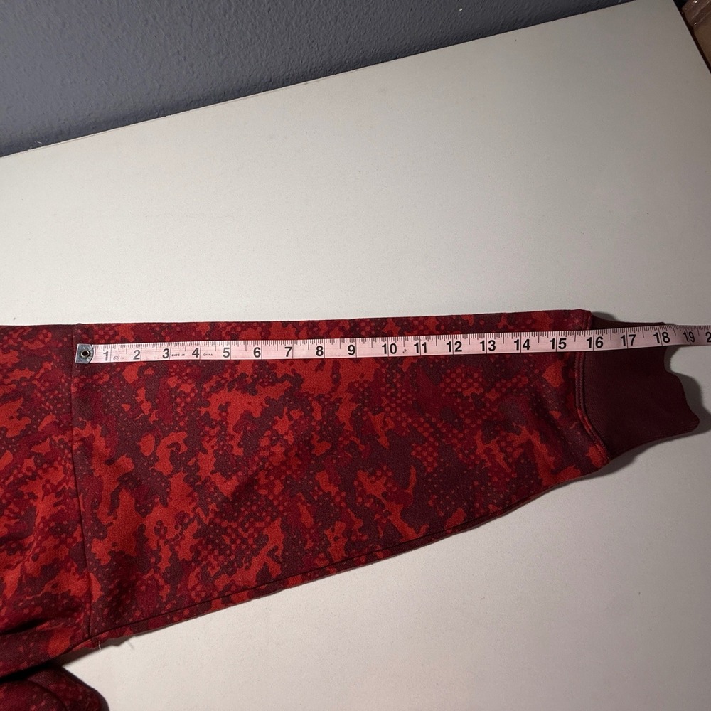 Under Armour Sweatshirt Womens Medium Red Camo Cropped Pullover Excellent - Picture 8 of 9